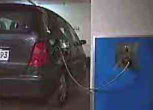 Wagen tankt Wasserstoff