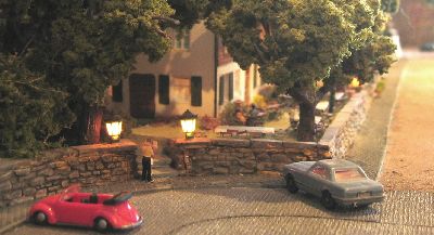 Niedrige Mauern am Restaurant