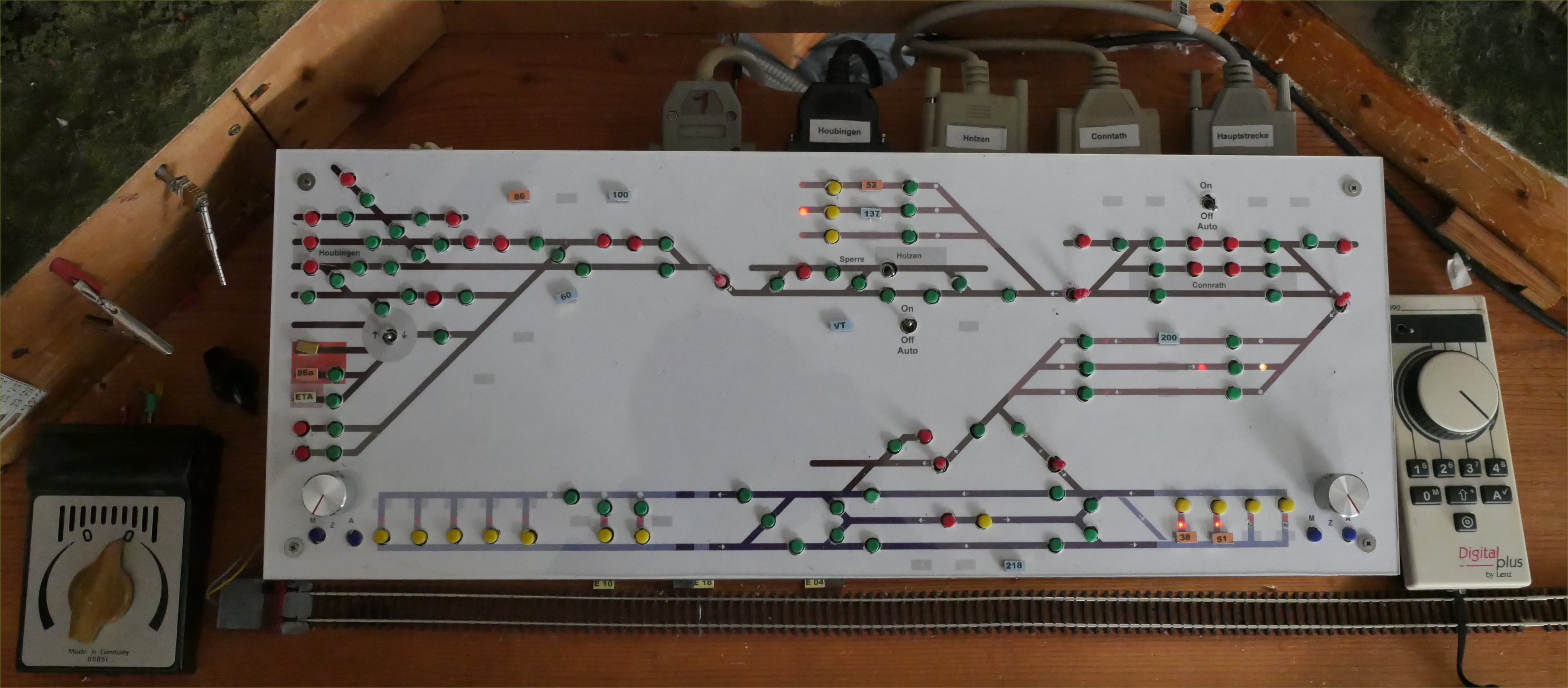 Das Schaltpult f&uuml;r die gesamte Anlage